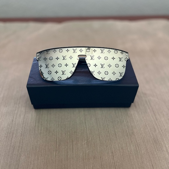 Louis Vuitton Monogram Silver Sunglasses - Picture 1 of 5